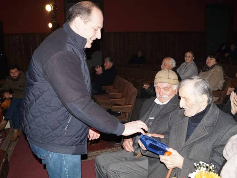 ცაგერის კულტურის ცენტრში დამსახურებული ხელოვანის რაფიელ კოპალიანის 95 წლის საიუბილეო...